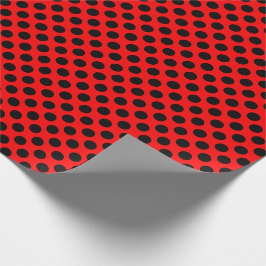 Schwarzer Polka-Dot über rotes Wrapping-Papier Geschenkpapier (Ecke)