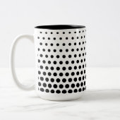 Schwarzer Polka Dots moderne Weiß Zweifarbige Tasse (Links)
