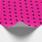 Schwarzer Polka-Punkt auf Hot-Pink-Großraum Geschenkpapier (Ecke)