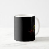 Schwarzer Power Fist Heartbeat Afrikanischer ameri Kaffeetasse (VorderseiteRechts)