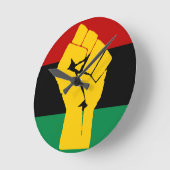 Schwarzer Power Pan Afrikanische Flagge Runde Wanduhr (Winkel)