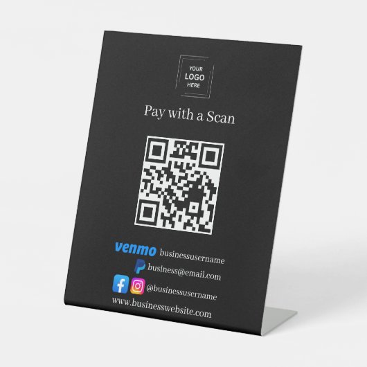 Schwarzer QR-Code-Scan-Mich-Geschäftswebsite-Socke Sockelschild (Vorderseite)