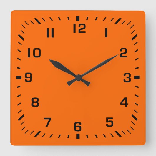 Schwarzer Quadratzenfußplatte auf Orange Quadratische Wanduhr (Vorderseite)