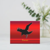 Schwarzer Raven mit Bossausdruck auf rotem Chromef Postkarte (Stehend Vorderseite)