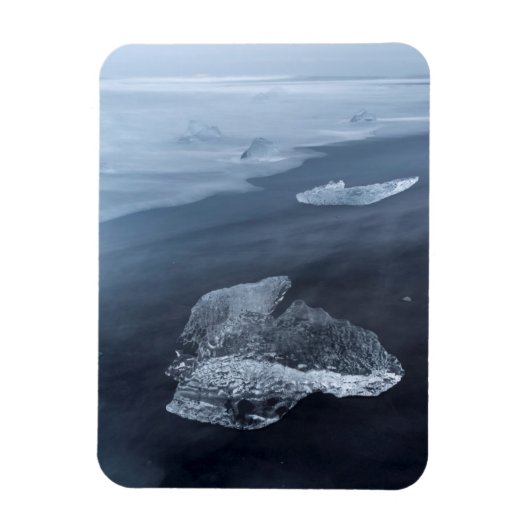 Schwarzer Sandstrand und Eis, Island Magnet (Vertikal)