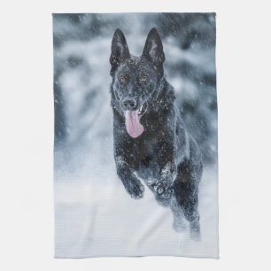 Schwarzer Schäfer im Schnee Geschirrtuch