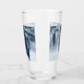 Schwarzer Schäfer im Schnee Glas (Links)