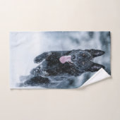 Schwarzer Schäfer im Schnee Handtuch (Handtuch)