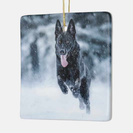 Schwarzer Schäfer im Schnee Keramikornament (Links)