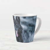 Schwarzer Schäfer im Schnee Milchtasse (Rechte Ecke)