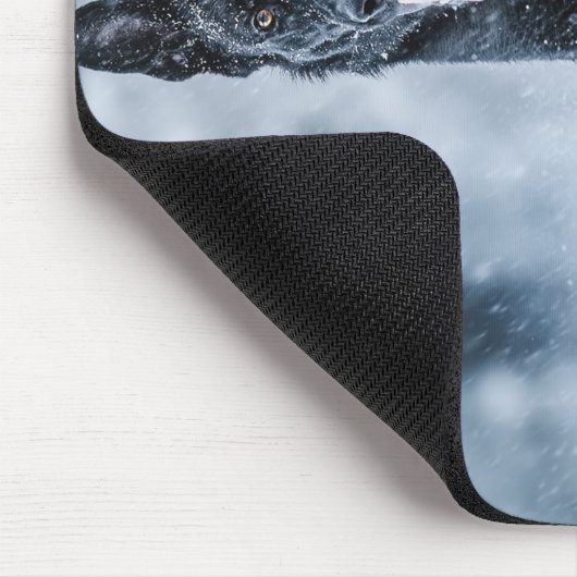 Schwarzer Schäfer im Schnee Mousepad (Ecke)