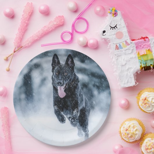 Schwarzer Schäfer im Schnee Pappteller (Party)