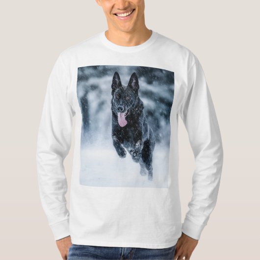 Schwarzer Schäfer im Schnee T-Shirt (Vorderseite)