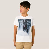 Schwarzer Schäfer im Schnee T-Shirt (Vorne ganz)
