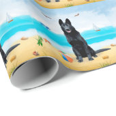 Schwarzer Schäferhund am Strand Geschenkpapier (Rolleneckpunkt)