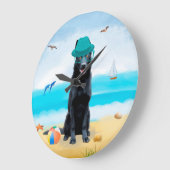 Schwarzer Schäferhund am Strand Große Wanduhr (Winkel)