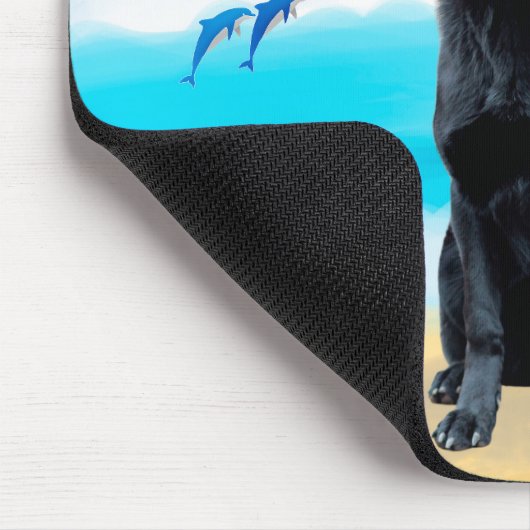 Schwarzer Schäferhund am Strand Mousepad (Ecke)