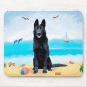 Schwarzer Schäferhund am Strand Mousepad (Vorne)