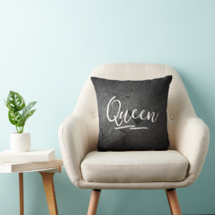 Schwarzer Schieferstein mit Queen-Text Kissen