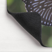 Schwarzer Schmetterling auf der Blume Mousepad (Ecke)