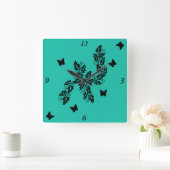 Schwarzer Schmetterling auf Grün Quadratische Wanduhr (Zuhause)