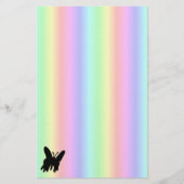 Schwarzer Schmetterling auf Pastell Rainbow Statio Briefpapier (Vorderseite)