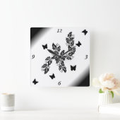 Schwarzer Schmetterling auf schwarz-weiß Quadratische Wanduhr (Zuhause)