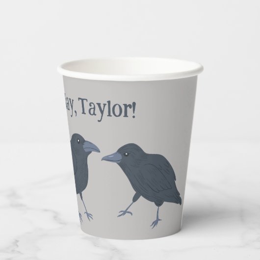 Schwarzer Schnitt auf grauem Personalisiert Pappbecher (Rückseite)