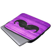 Schwarzer Schnurrbart aus Violett Laptopschutzhülle (Vorne Knopf)