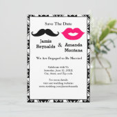 Schwarzer Schnurrbart und rosa Lippen Save the Dat Einladung (Stehend Vorderseite)