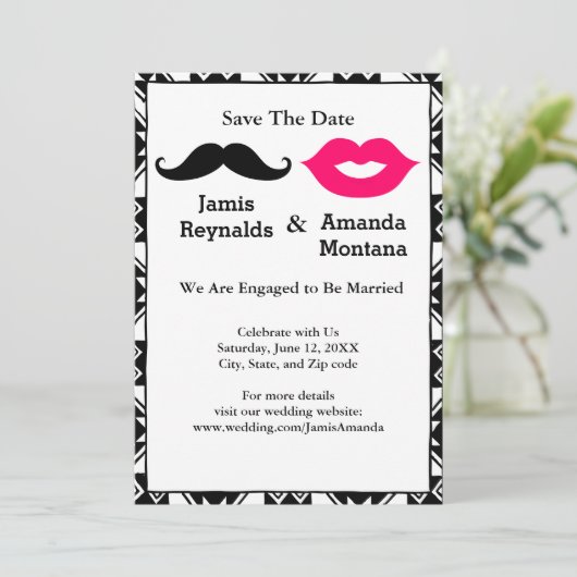 Schwarzer Schnurrbart und rosa Lippen Save the Dat Einladung (Stehend Vorderseite)
