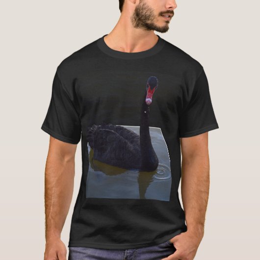 Schwarzer Schwan im Maßteich schwimmen, T-Shirt (Vorderseite)