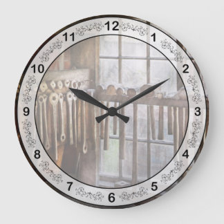 Schwarzer Smith - Gezeichnet Teller und Hämmer Große Wanduhr