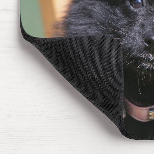 Schwarzer Spitz-Welpe Mousepad (Ecke)