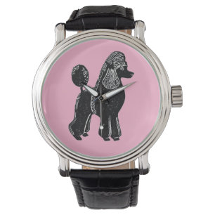 Schwarzer Standardpudel mit rosa Uhr