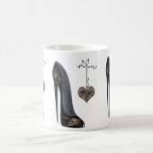 Schwarzer Stilett-Schuh und Herz Kaffeetasse (Mittel)