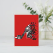Schwarzer Stiletto auf Rot Postkarte (Stehend Vorderseite)