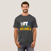 "Schwarzer T - Shirt mit "Leben auf Rädern" Text. (Vorne ganz)