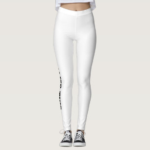 Schwarzer Text auf weißen Leggings