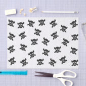 Schwarzer Totenkopf mit gekreuzter Knochen auf Seidenpapier (Handwerk)