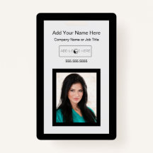 Schwarzer Trimm mit Logo-Identifizierungszeichen