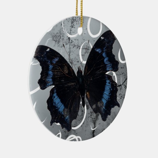 Schwarzer u. blauer Schmetterling auf silbernem Keramik Ornament (Rechts)