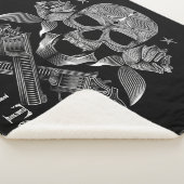 Schwarzer u. weißer Schädel und Gewehre Sherpadecke (3/4)