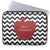 Schwarzer u. weißer Zickzack Lehrer roten Apples Laptopschutzhülle (Vorderseite)
