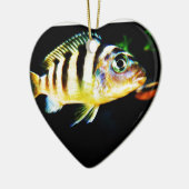 Schwarzer und gelber afrikanischer Kichlid Keramikornament (Links)