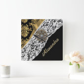 Schwarzer und goldener Damast, weißer Spitzenkrist Quadratische Wanduhr (Zuhause)