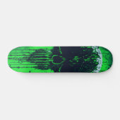Schwarzer und grüner Computercode-Skull Skateboard (Horizontal)