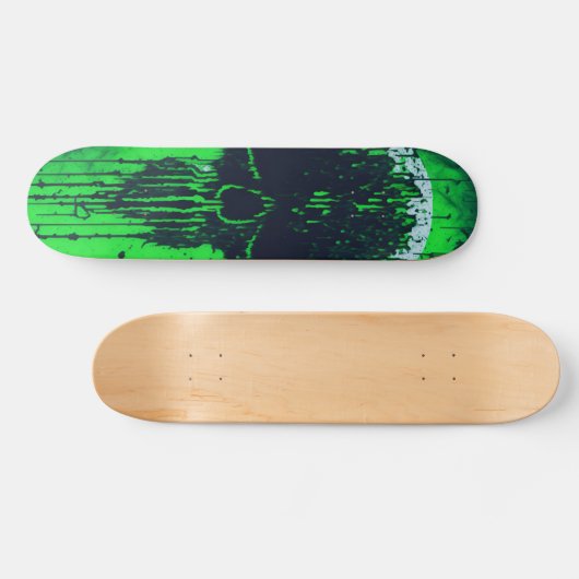 Schwarzer und grüner Computercode-Skull Skateboard (Horizontal)
