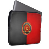 Schwarzer und roter Poker-Chip mit Monogramm Laptopschutzhülle (Vorne Rechts)