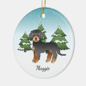 Schwarzer und Tan Mini Goldendoodle - Winterwald Keramik Ornament (Links)